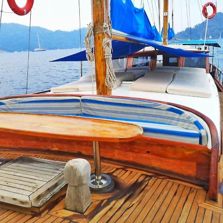 Ide Yacht Botel *