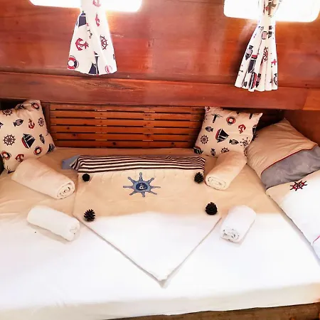 Ide Yacht Botel *